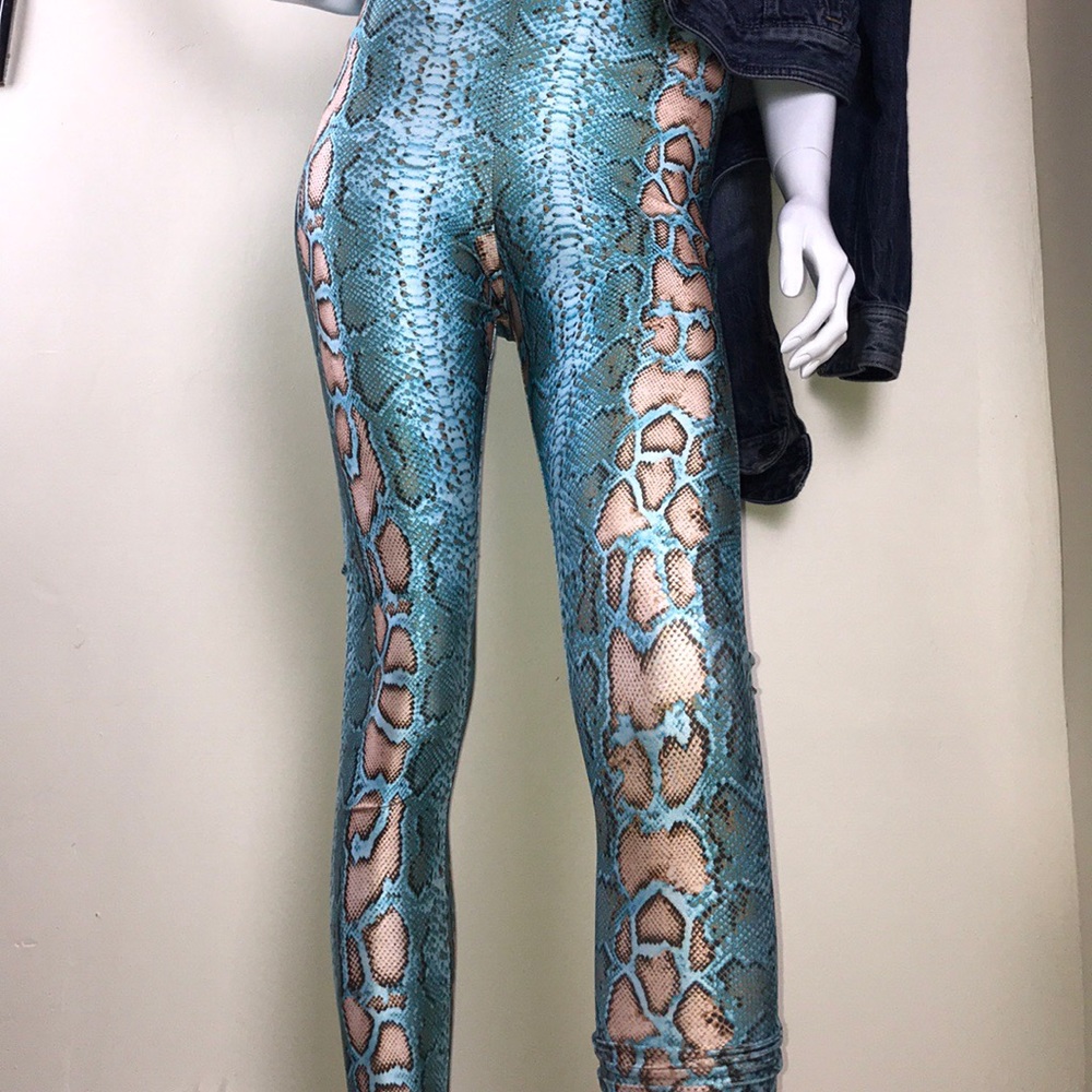 SALE! Snake Print Leggings - Picture 7 of 7